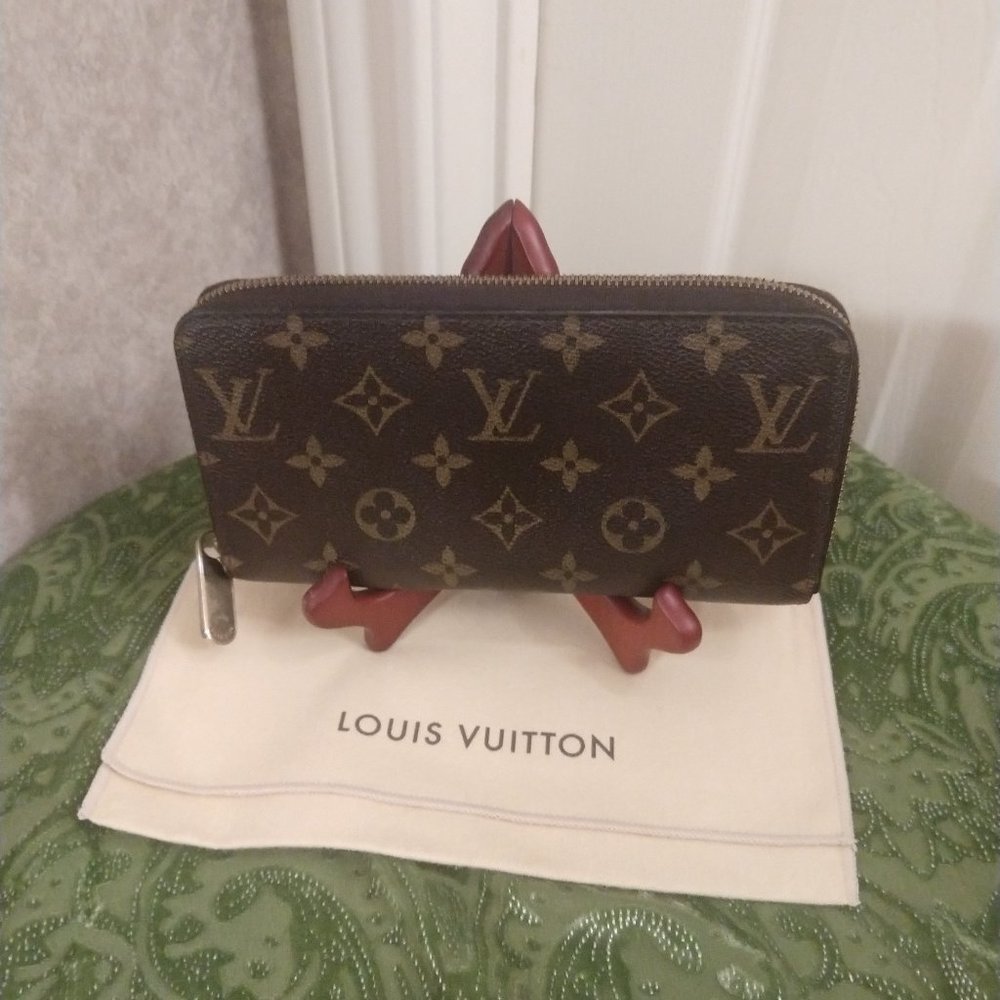 Louis Vuitton Zippy Monogram Wallet